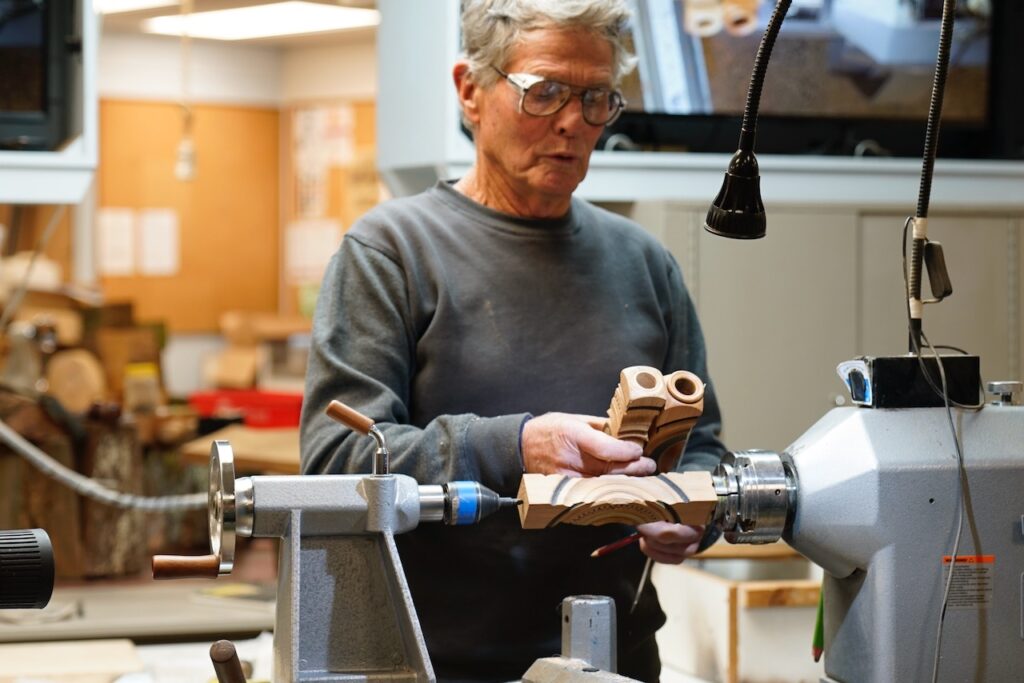 Trying (unsuccessfully) to make wooden screws on a metalworking lathe, any  advice? : r/woodworking