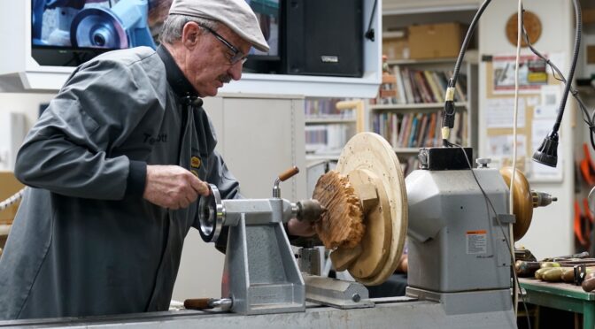 Overlapping Offset Bowls from a Single Burl Blank – Terry Scott